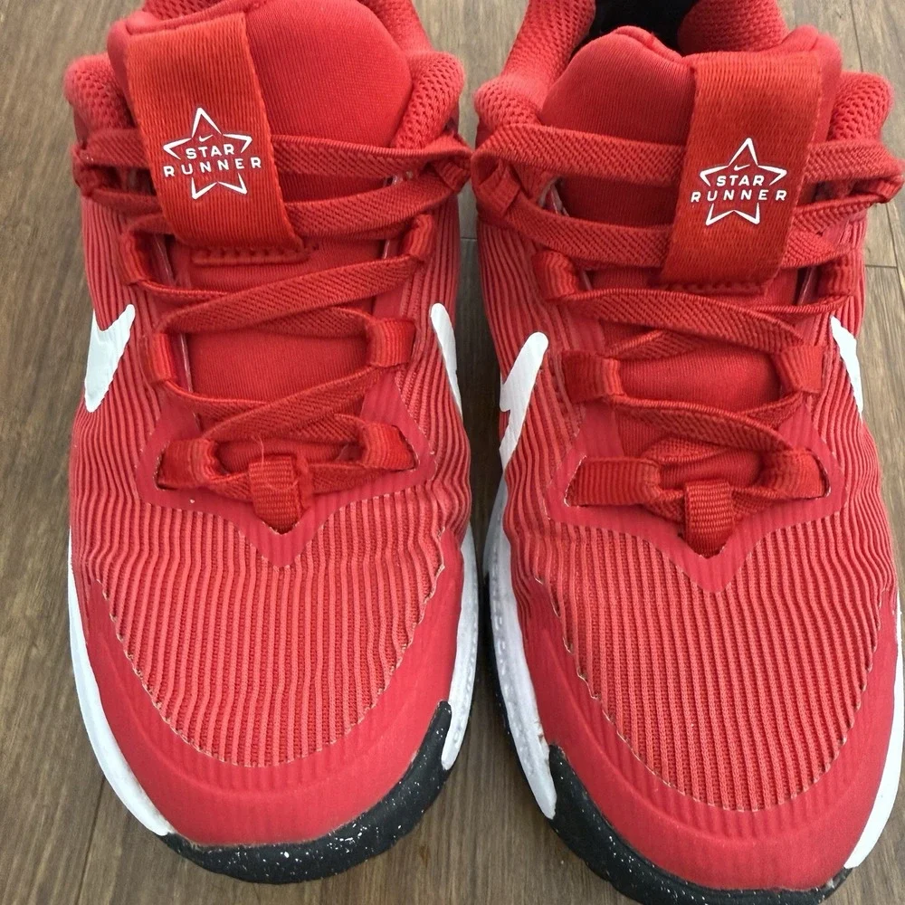 Nike Star Runner 4 Sneakers Youth 11.5 C Red White Shoes Boys Kids Hook Loop